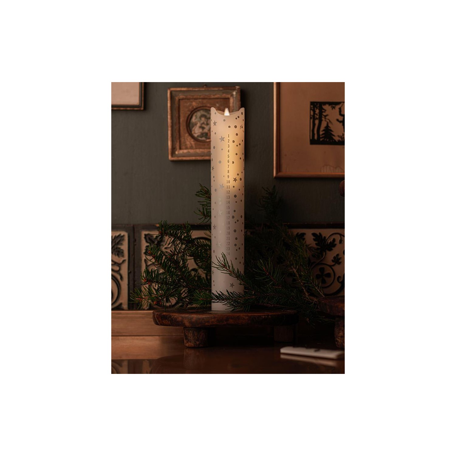Sirius Sara Calendar candle 29 cm, patterned in silver